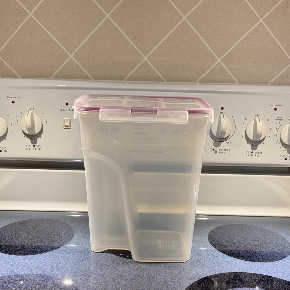Snapware Clear Airtight Purple Trim Dry Food Storage Container 23 Cups